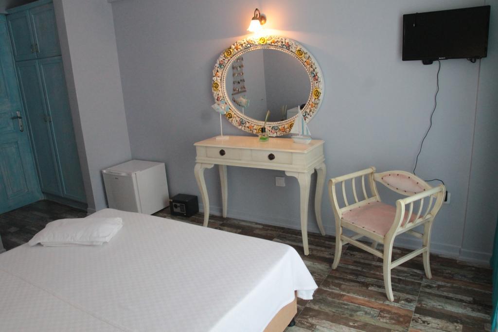 Lapis Port Surf Hotel Alacati Exterior photo